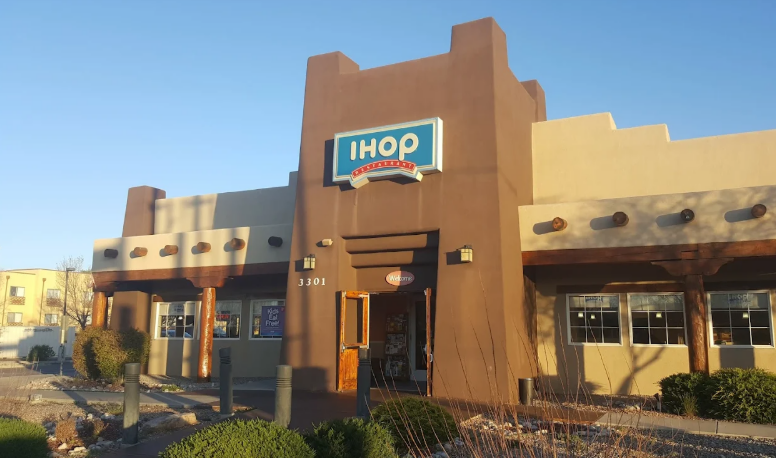 Unwavering Compassion. Whole-Person Care. Did you work at a Department of Energy site like Los Alamos National Lab? You may qualify for benefits, including in-home care. We provide personalized care to help you live safely and independently at home. Whether you’re already receiving care or just getting started, we’ll help you understand your options. Join us for a Lunch & Learn, enjoy a meal, and get your questions answered. Reserve your spot below—it only takes a moment.